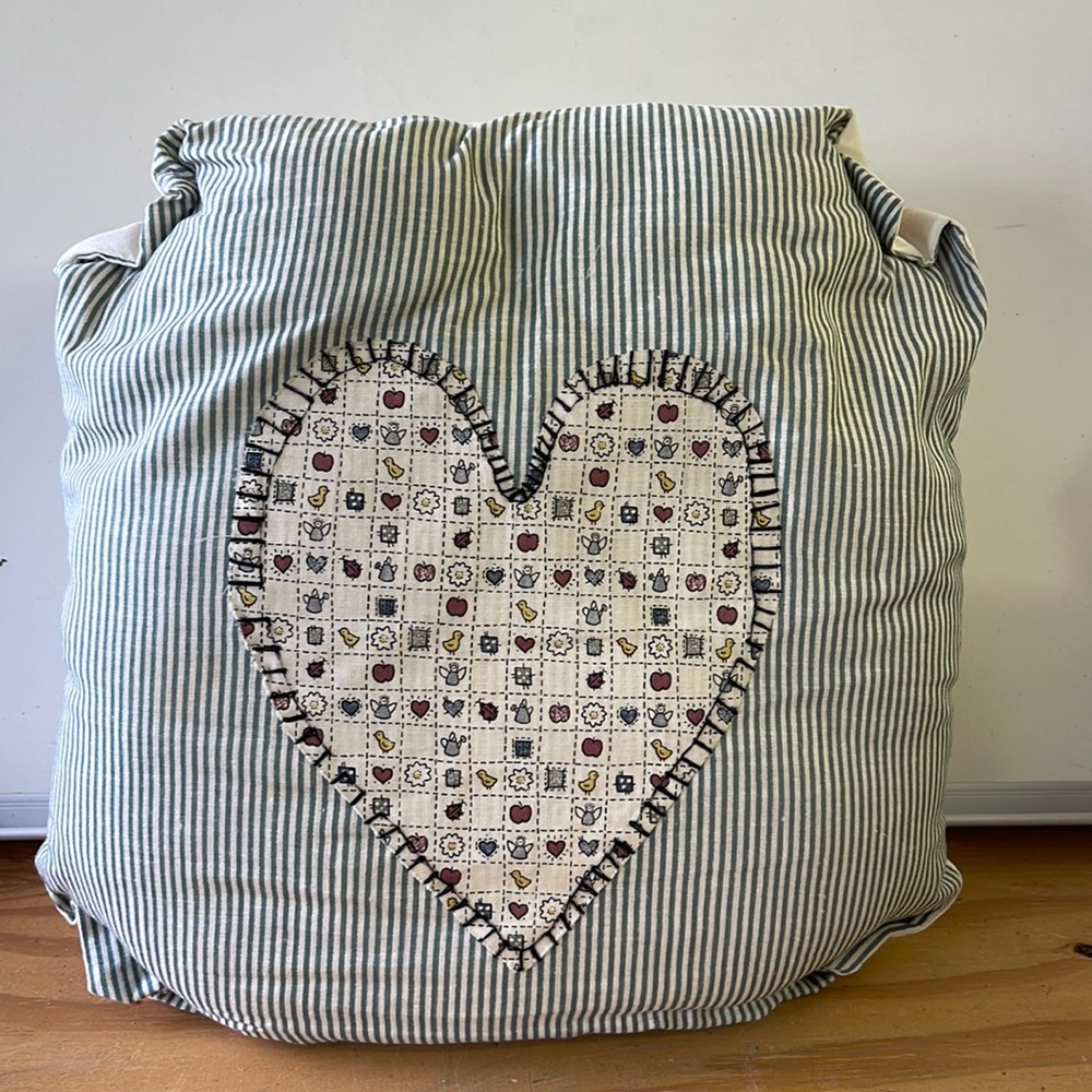 Primitive pillow